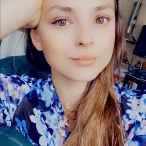 Meet your Posher, Laura